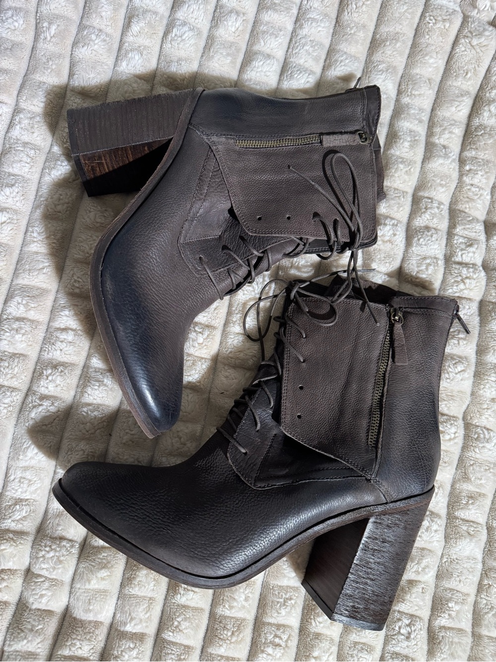 Rare Boutique 9 Dark Brown Lace-Up Block Heel Ankle Boots US 11
